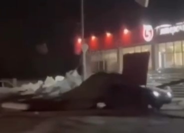 В саратовском селе мужчину убило куском сорванной кровли