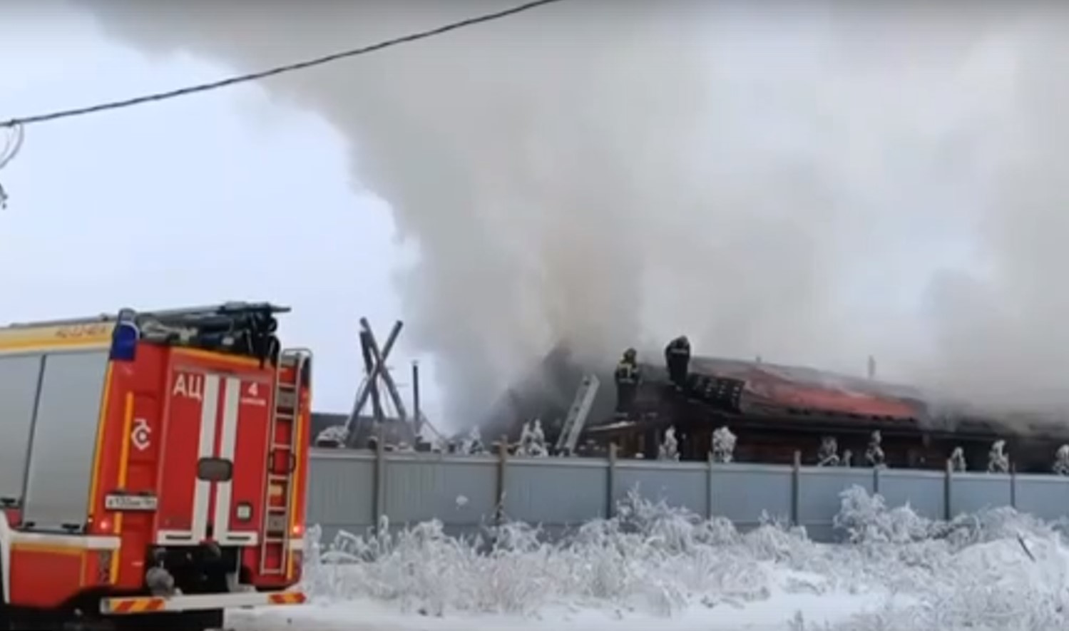 В Саратове на Кумысной поляне горел банный комплекс