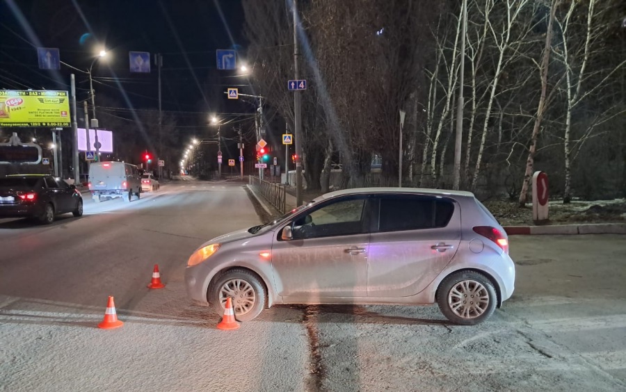 Две женщины попали под колёса автомобилей в Саратове и Энгельсе