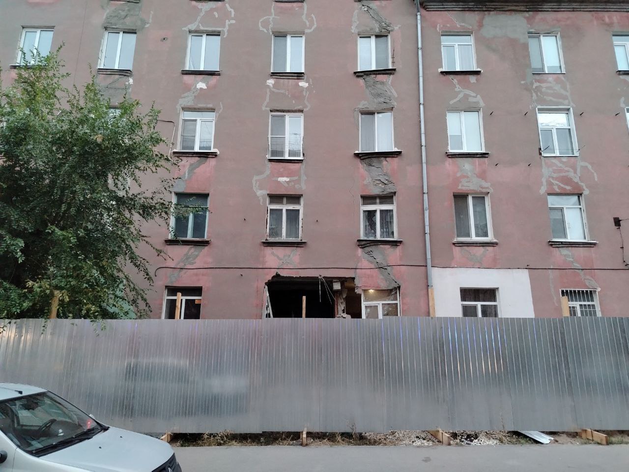 Обрушение стены дома в Заводском районе Саратова 18 10 2025