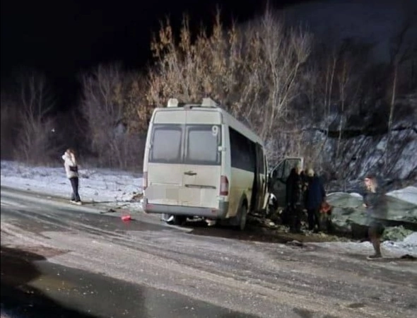 В аварии под Вольском пострадали пассажиры автобуса