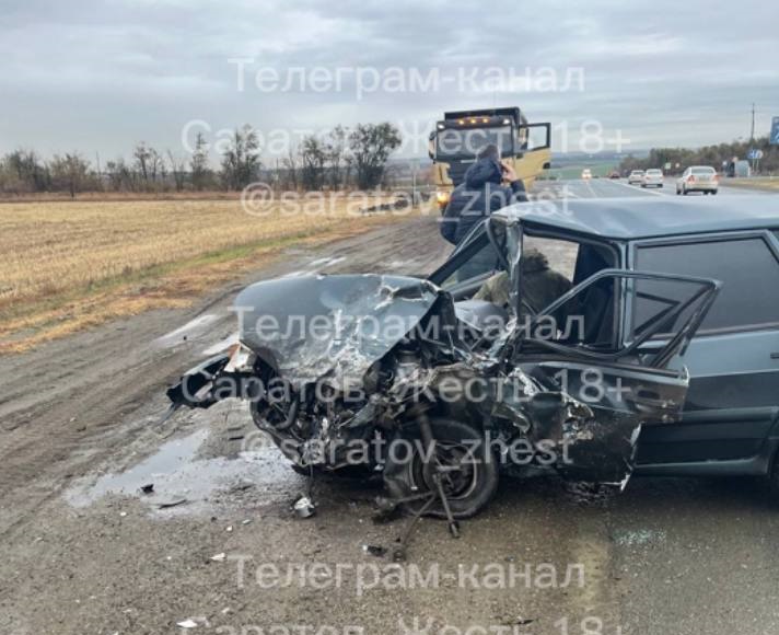 Водитель легковушки уснул за рулем и врезался в «Газель» в Саратовской области