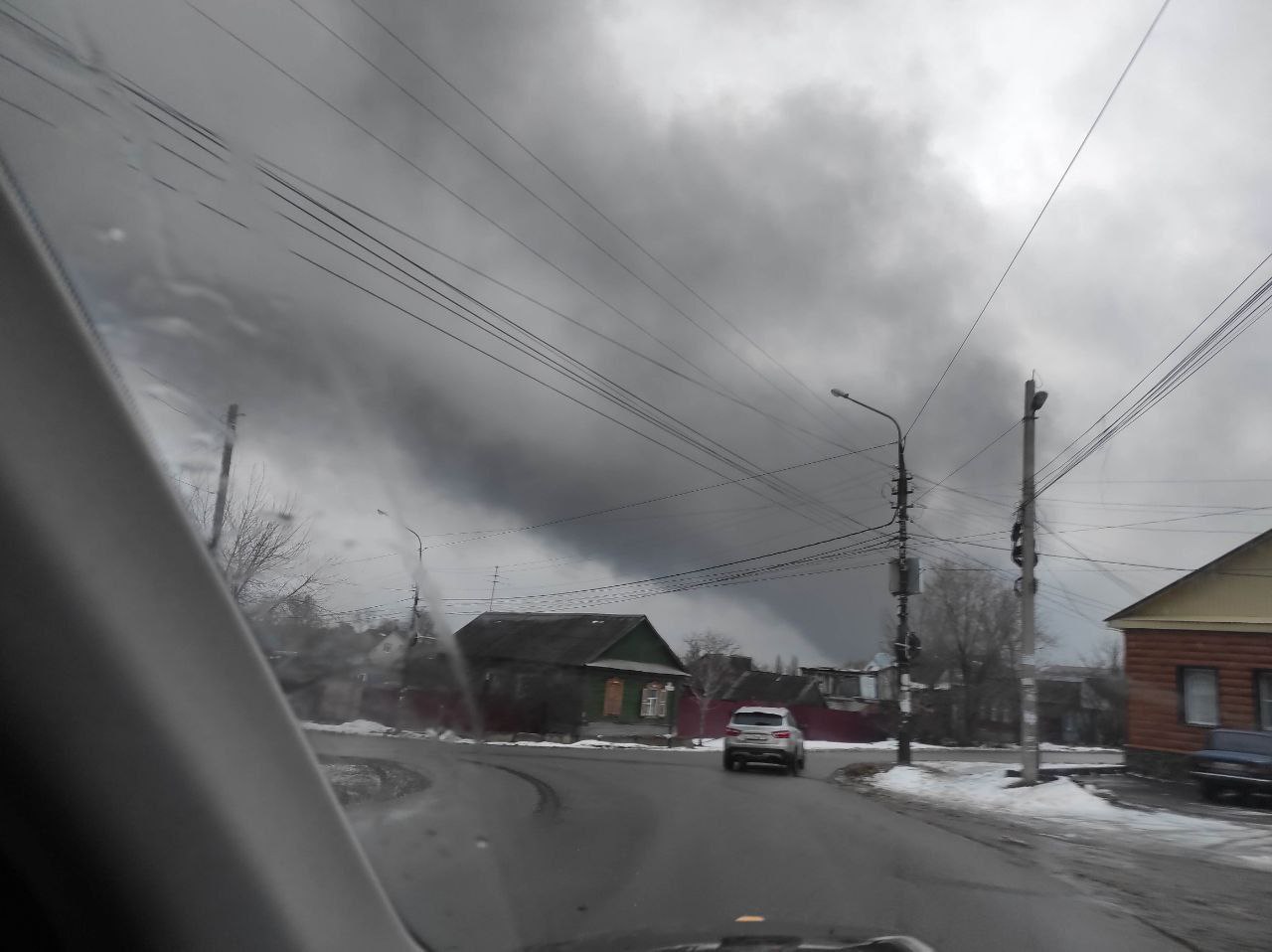 Пожар в Энгельсе продолжается еще