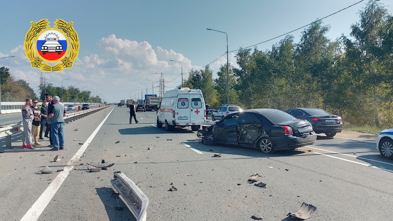 В Саратове водитель Toyota влетел в отбойник и погиб