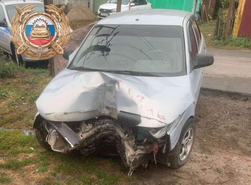 В саратовском селе водитель «десятки» влетел в забор и получил травмы