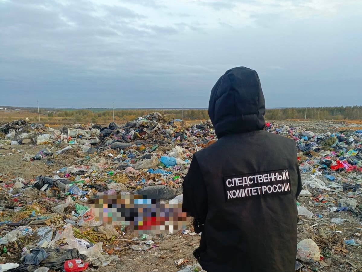 Бульдозер переехал рабочего на свалке в Саратове