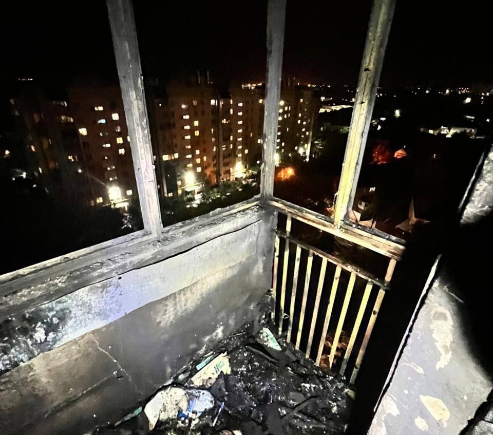 Пенсионера с подростком спасли из горящей десятиэтажки в Саратове