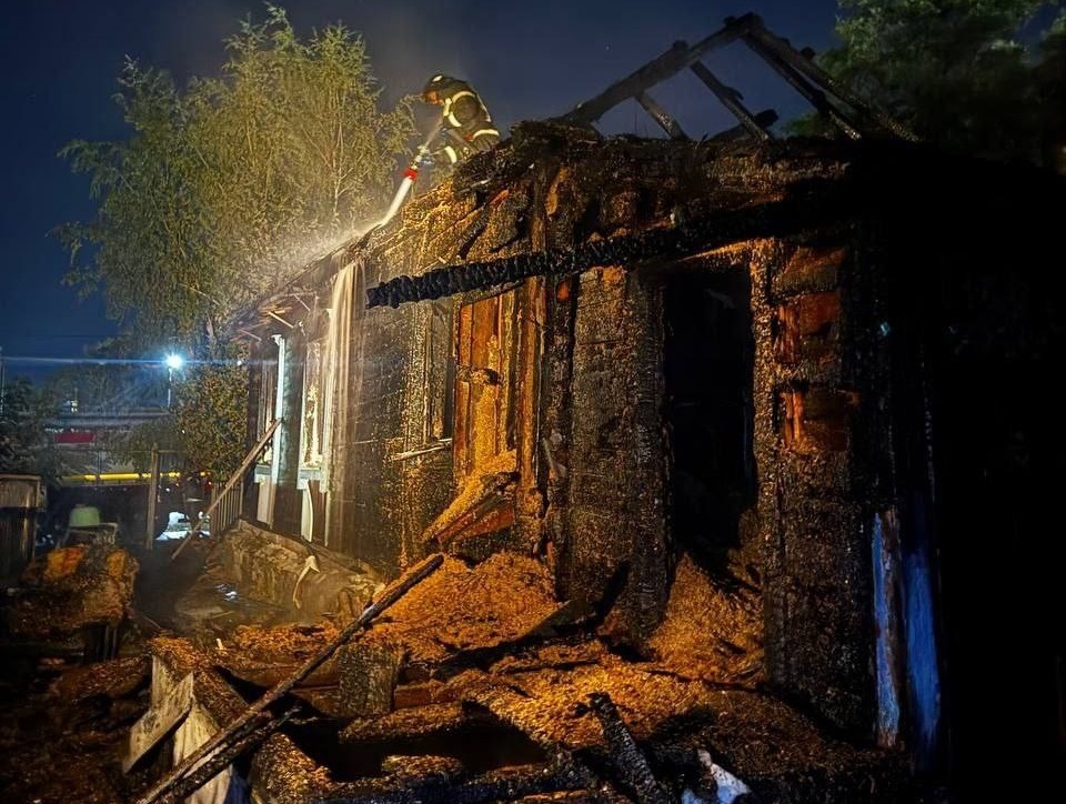 Пожилой курильщик сгорел вместе с домом в Саратове