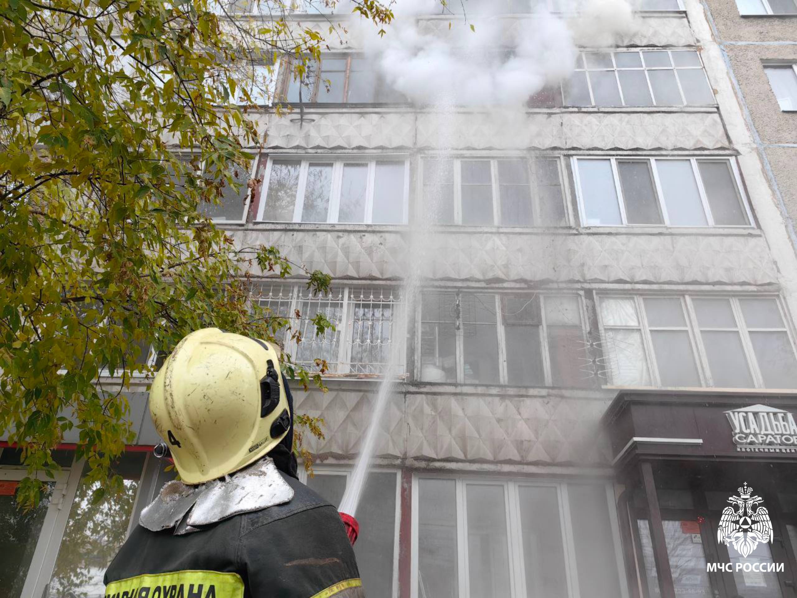 Балкон загорелся в многоэтажке на Чернышевского, спасены 22 человека