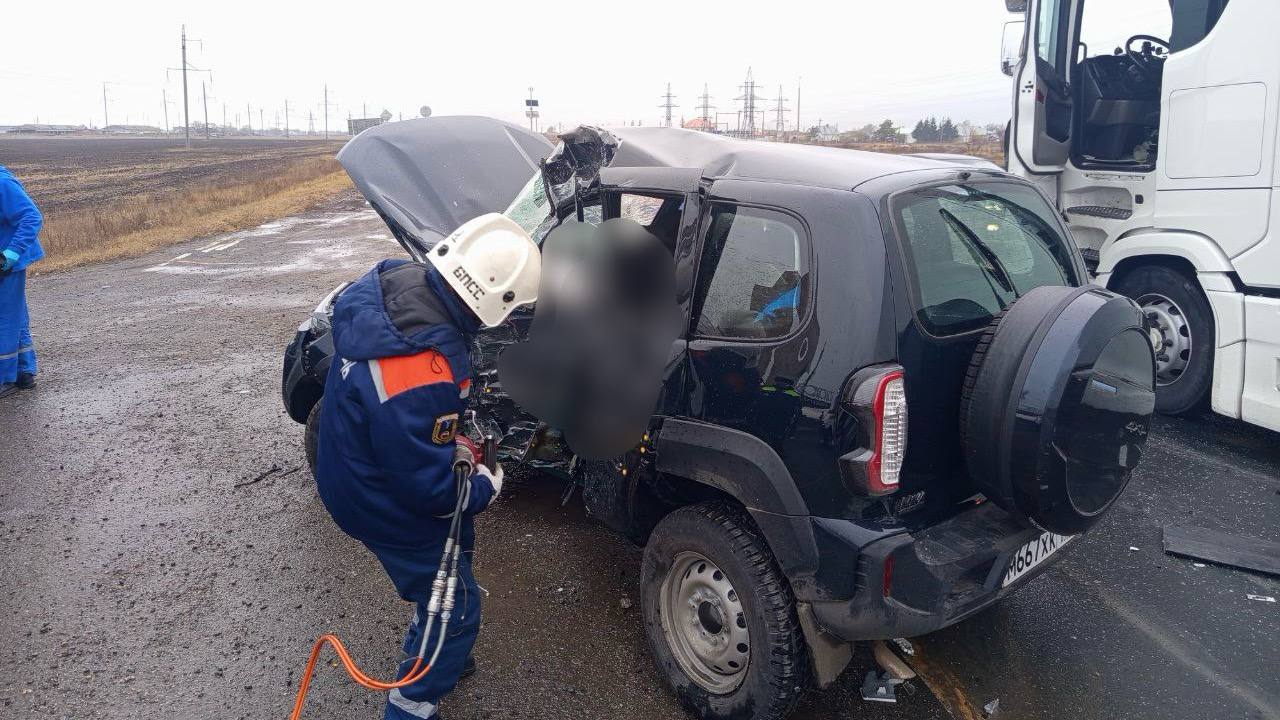 Водитель «Нивы» погиб в ДТП с фурой под Балаковом