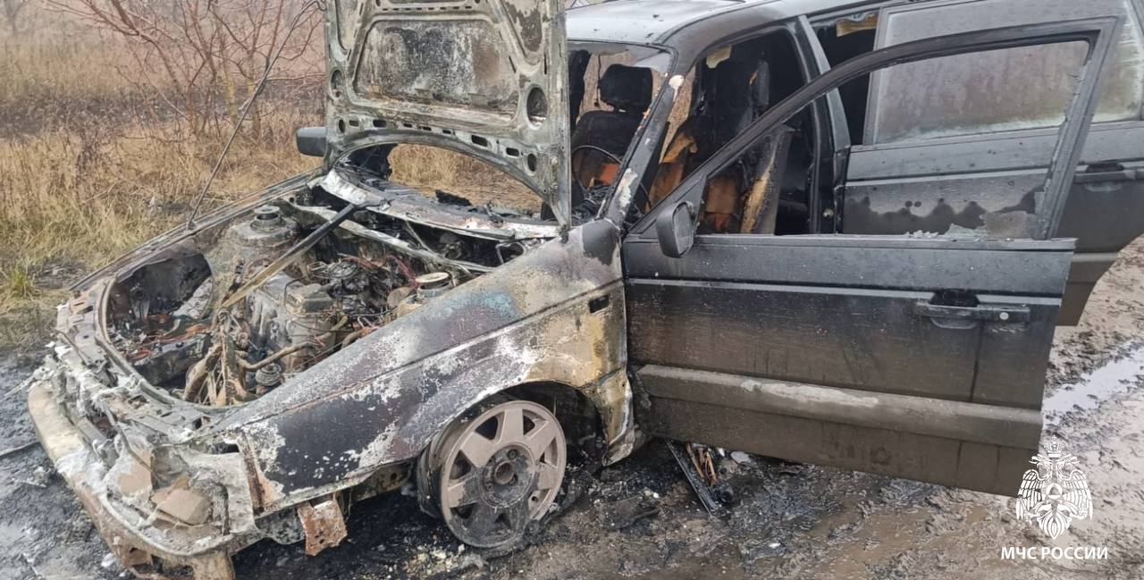 Иномарка сгорела в Саратове на Кумысной поляне