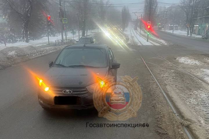 На проспекте Энтузиастов саратовчанка попала под колёса «Гранты»