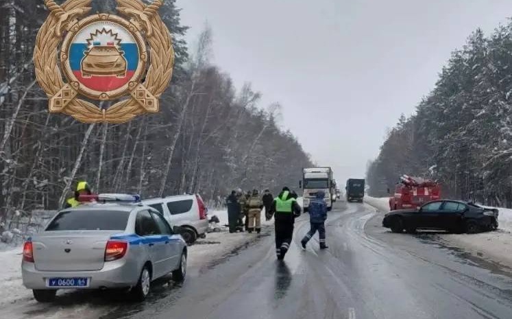 Мужчина погиб в столкновении «Ларгуса» и BMW у саратовского села Мужчина погиб в столкновении «Ларгуса» и BMW у саратовского села
