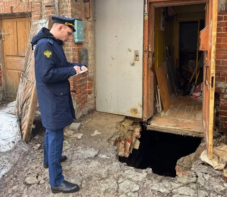 В центре Саратова обрушилось перекрытие подвала в доме-памятнике