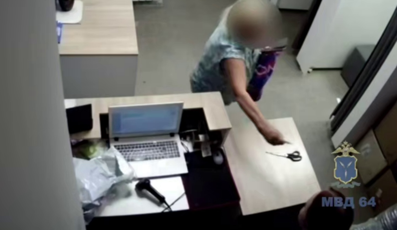 В Саратове 77-летняя старушка угрожала канцелярским ножом работнице пункта выдачи В Саратове 77-летняя старушка угрожала канцелярским ножом работнице пункта выдачи