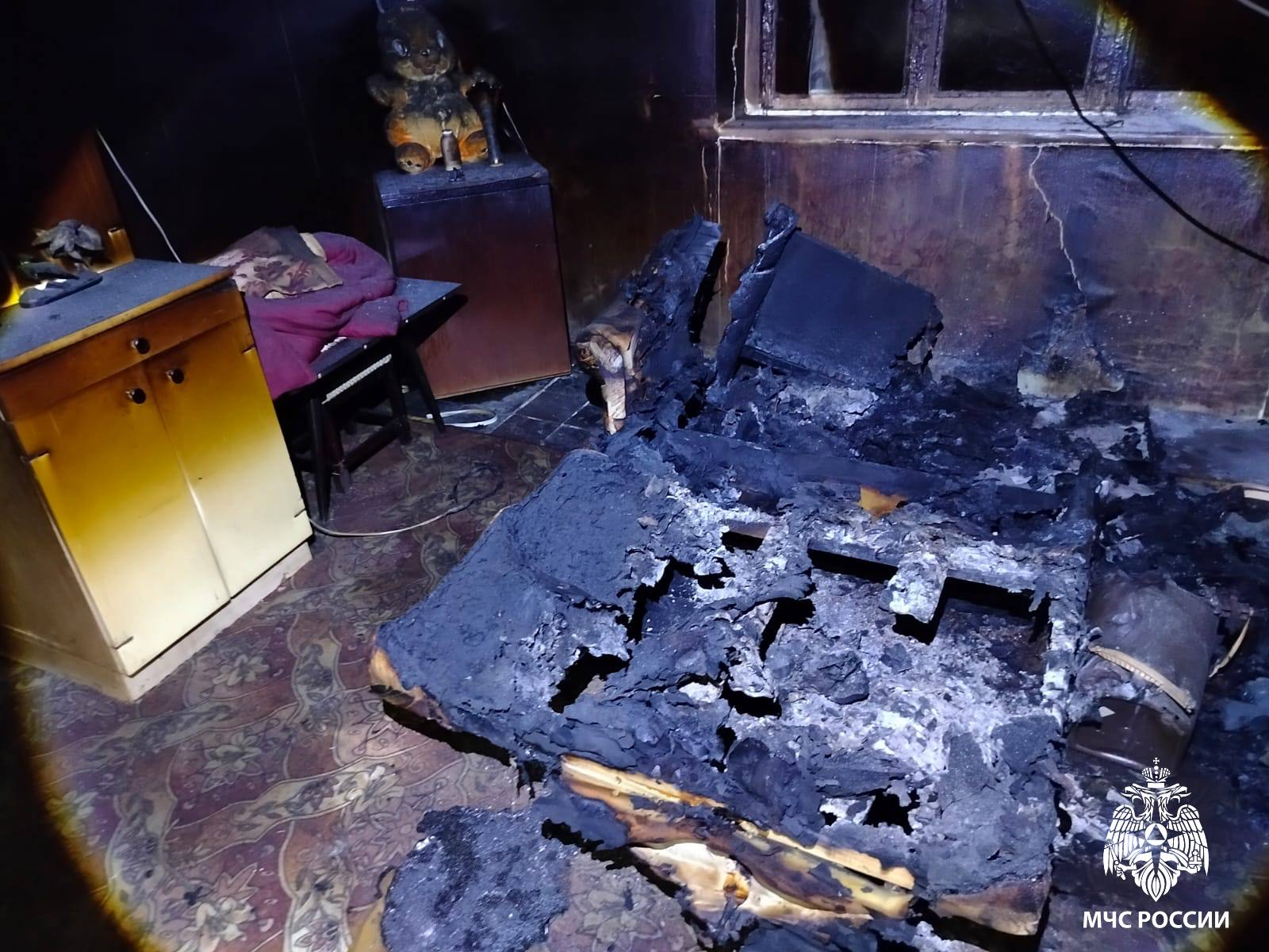 В саратовском селе пенсионерка заснула с сигаретой и погибла в огне