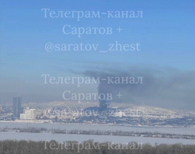 Столб дыма поднялся над Затоном из-за пожара в частном доме