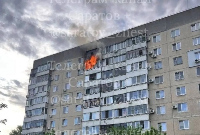 Утром горели балконы в саратовской десятиэтажке на 1-й Дачной Утром горели балконы в саратовской десятиэтажке на 1-й Дачной