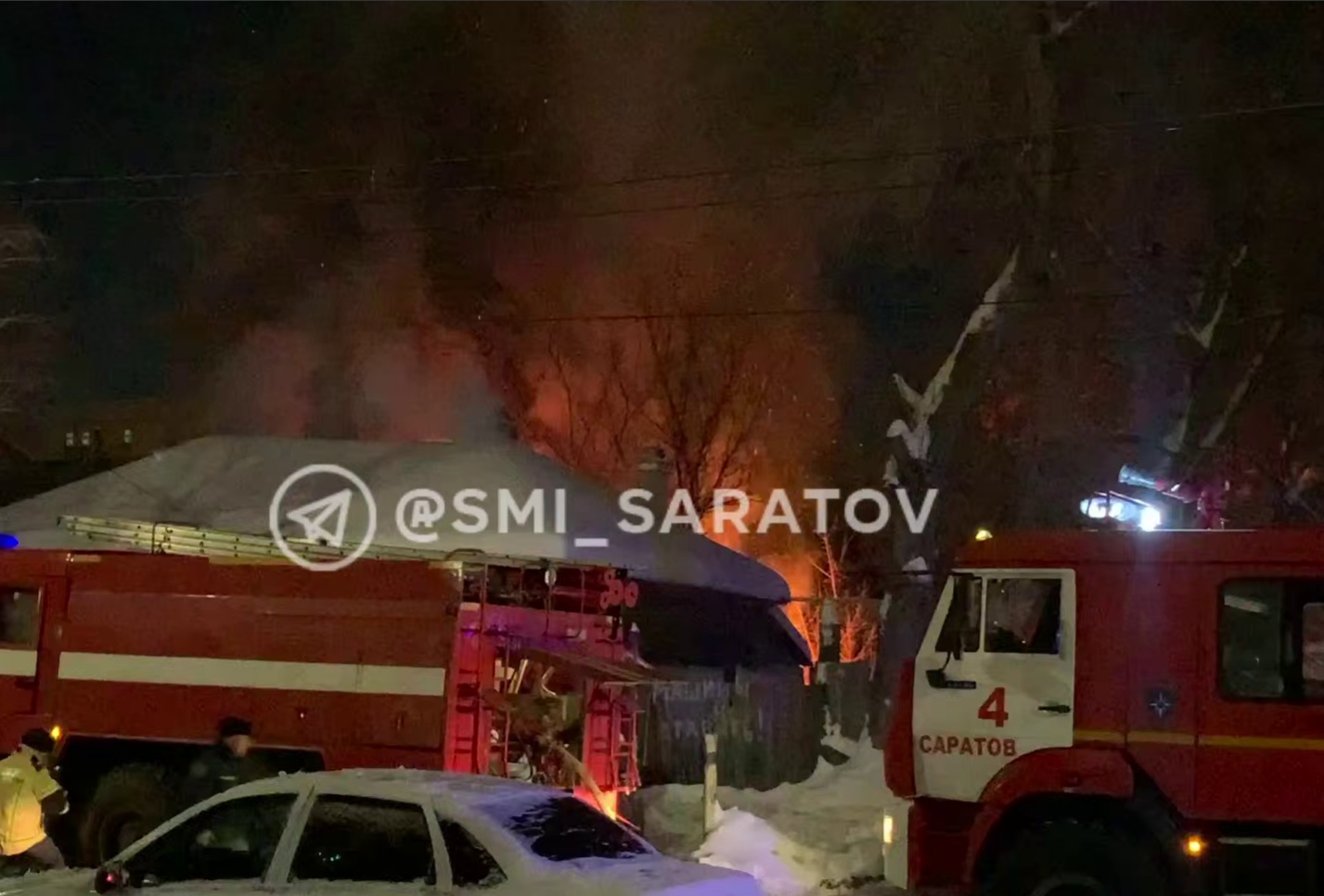На ночном пожаре в центре Саратова погиб мужчина
