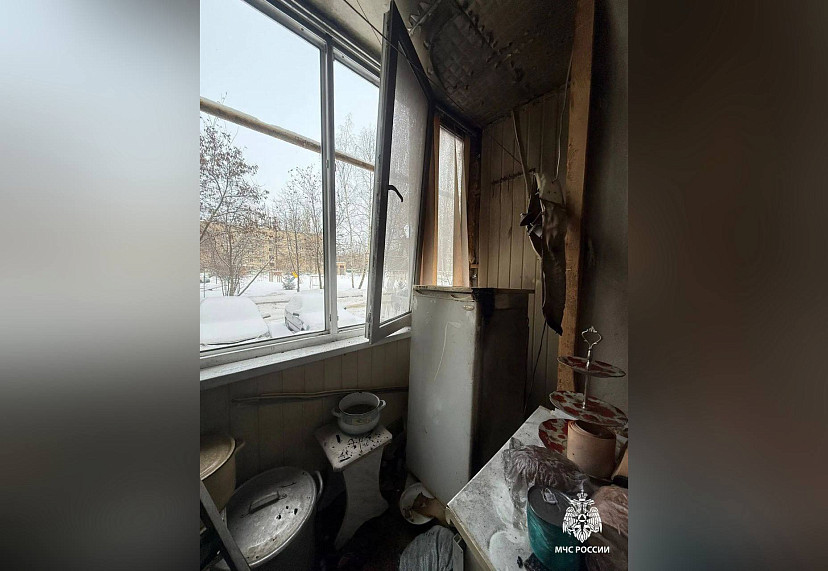 Десять человек спаслись из пятиэтажки с горящим балконом в Балашове