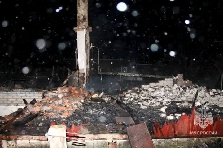 Неосторожное курение привело к смертельному пожару в Саратовской области