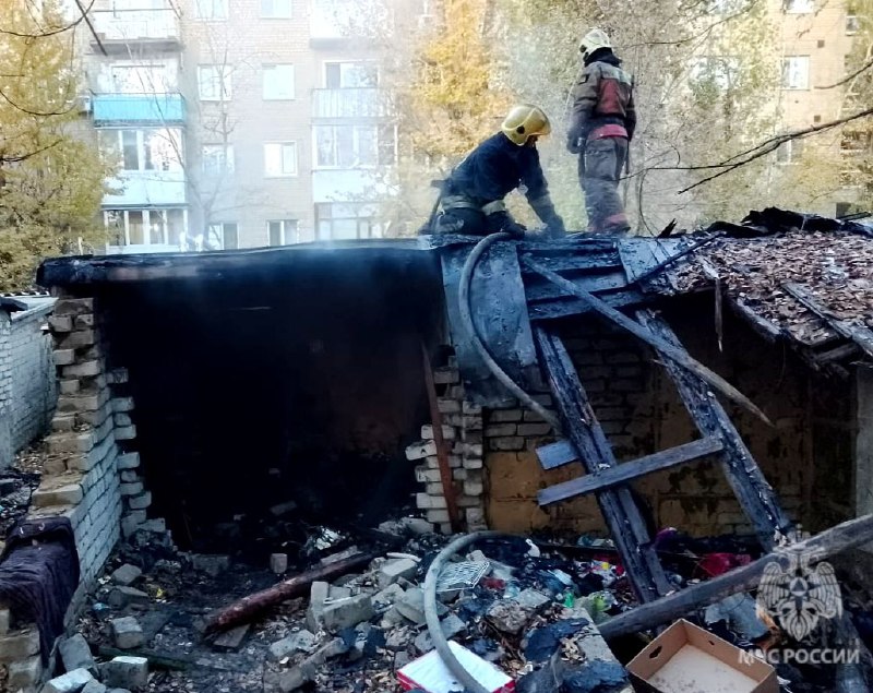 В сгоревшем гараже в Саратове погиб мужчина