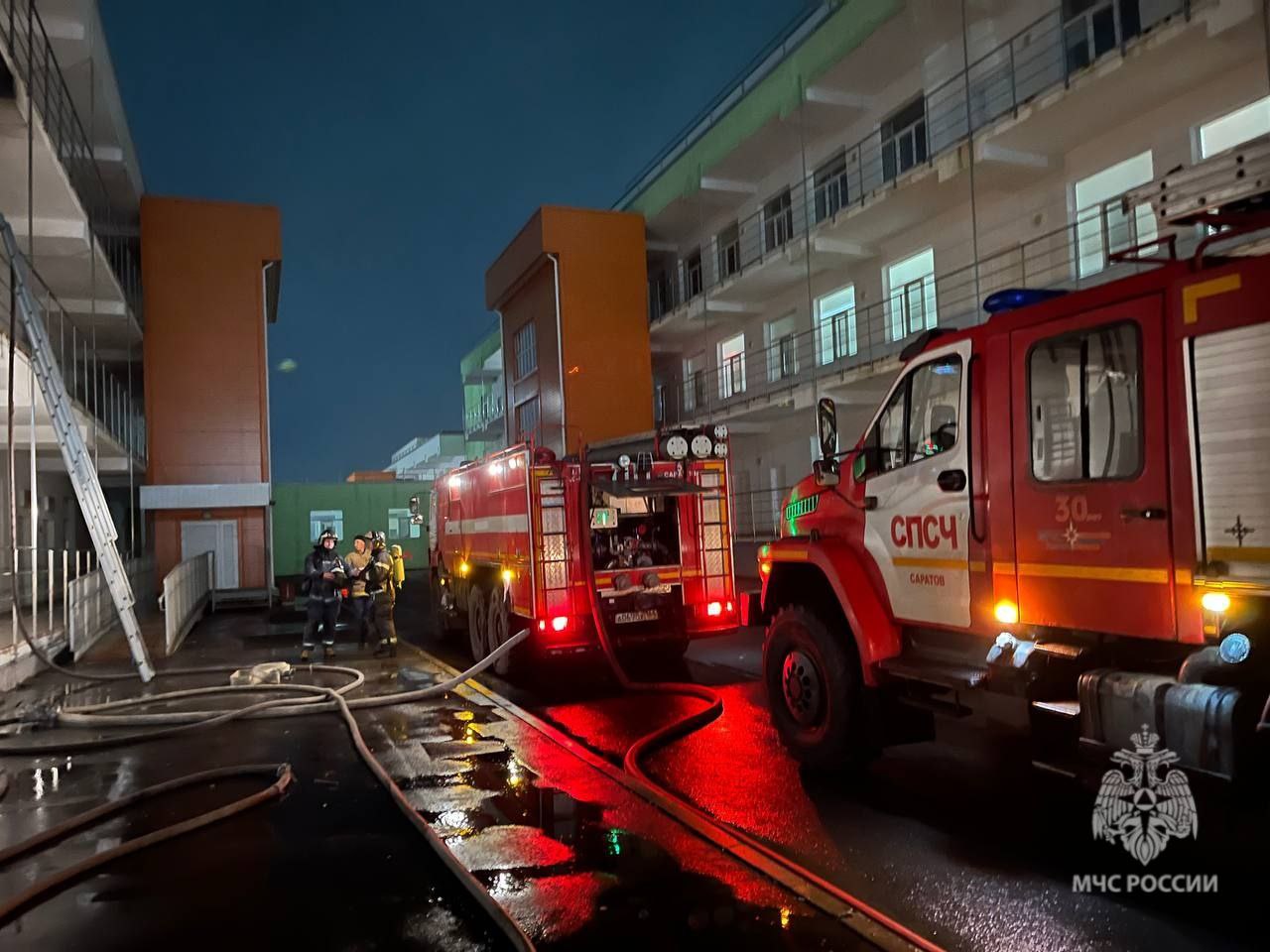 В Саратове ночью горела инфекционная больница, есть пострадавшие
