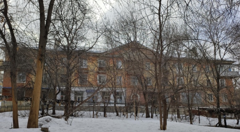 Ночью из-за пожара в саратовской трехэтажке потребовалась эвакуация жильцов