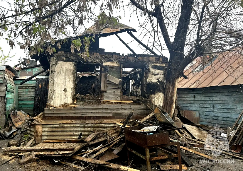 Ночной пожар в заброшенном доме унёс жизнь саратовца