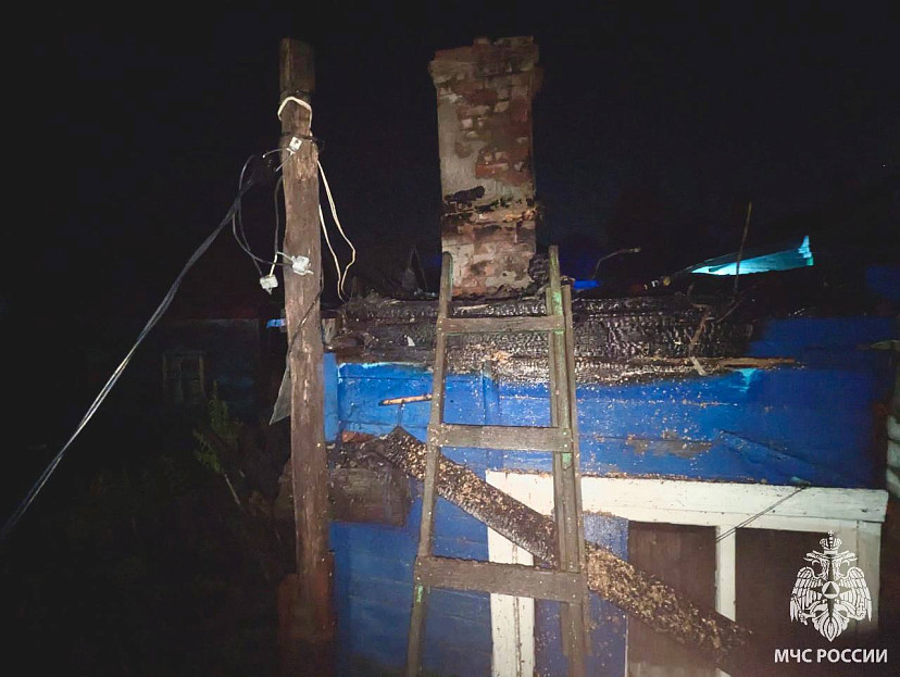 Пенсионер пострадал на пожаре в частном доме в Саратове