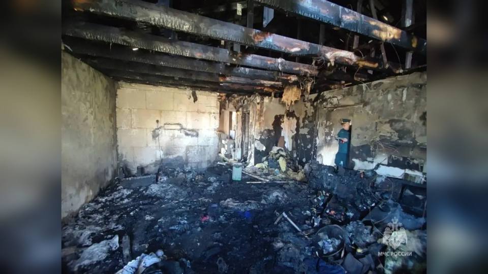 В Саратове на пожаре пострадали отец с тремя дочерьми
