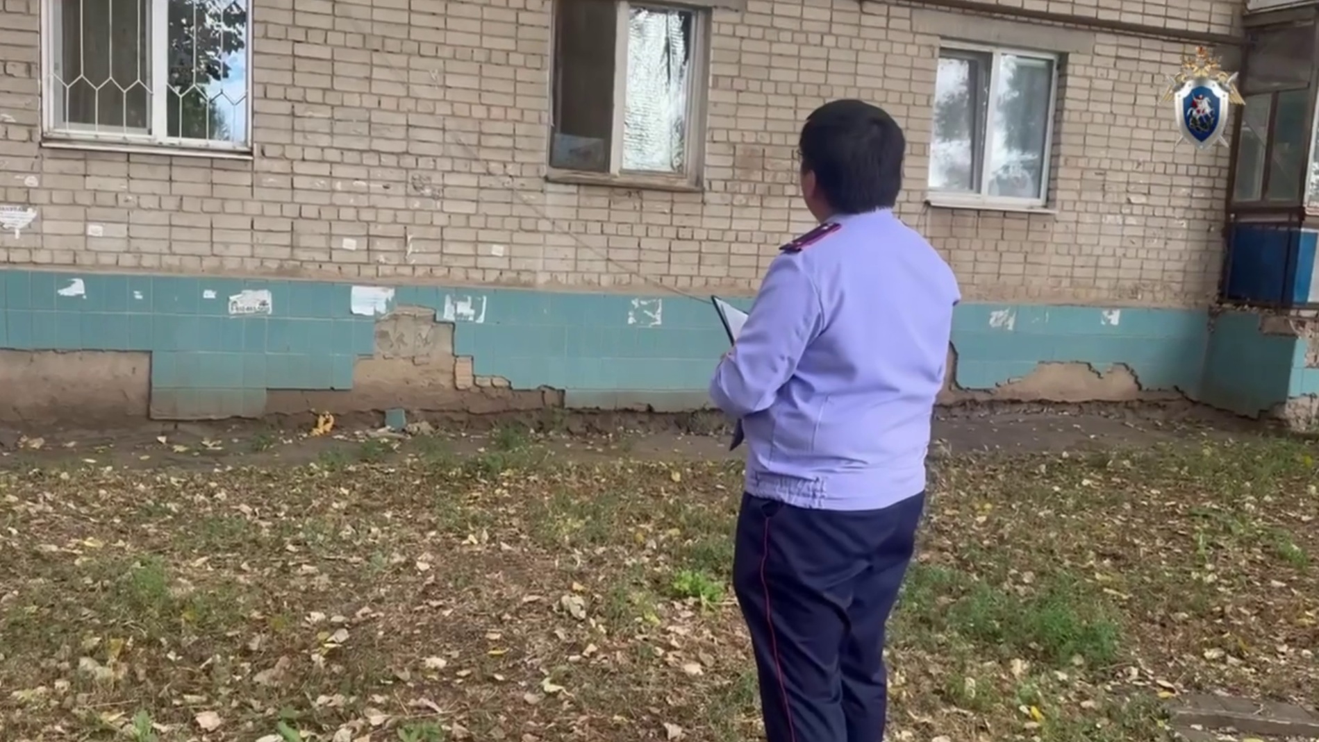 В Энгельсе ребёнок выпал с четвёртого этажа