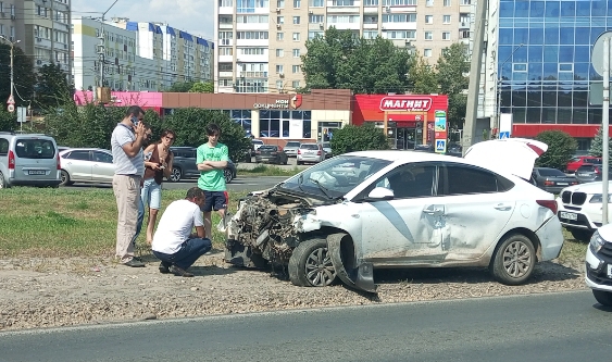 Серьезная авария в Юбилейном парализовала движение Серьезная авария в Юбилейном парализовала движение