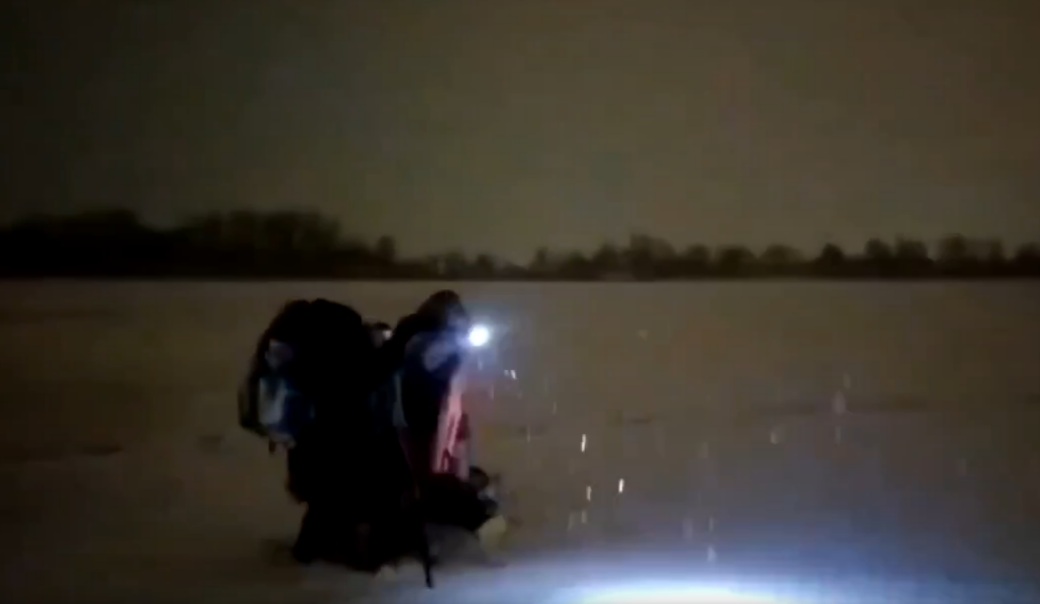 В Энгельсе спасли провалившегося под лёд рыбака