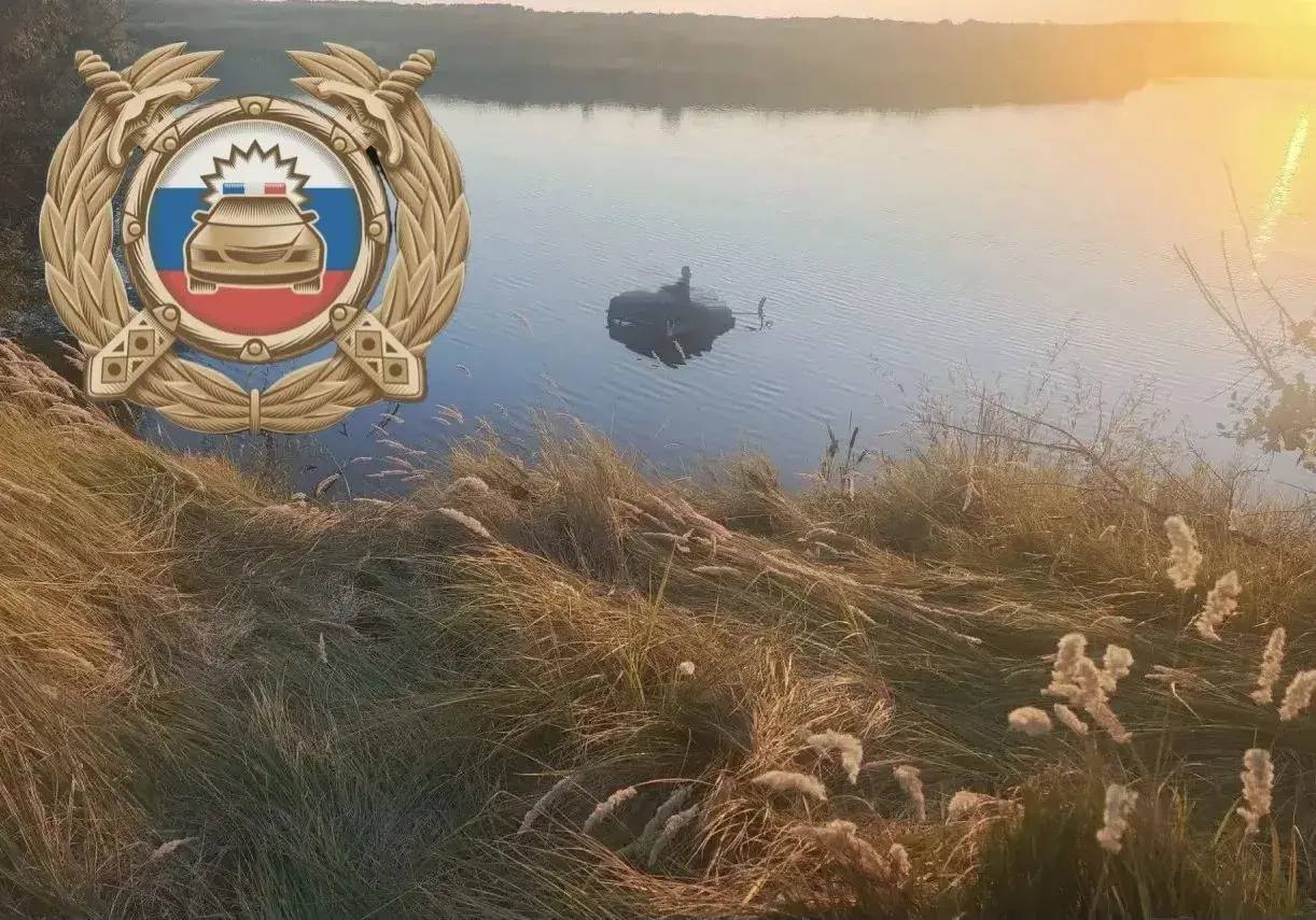 В Саратовской области мужчина на тракторе съехал в пруд и погиб В Саратовской области мужчина на тракторе съехал в пруд и погиб