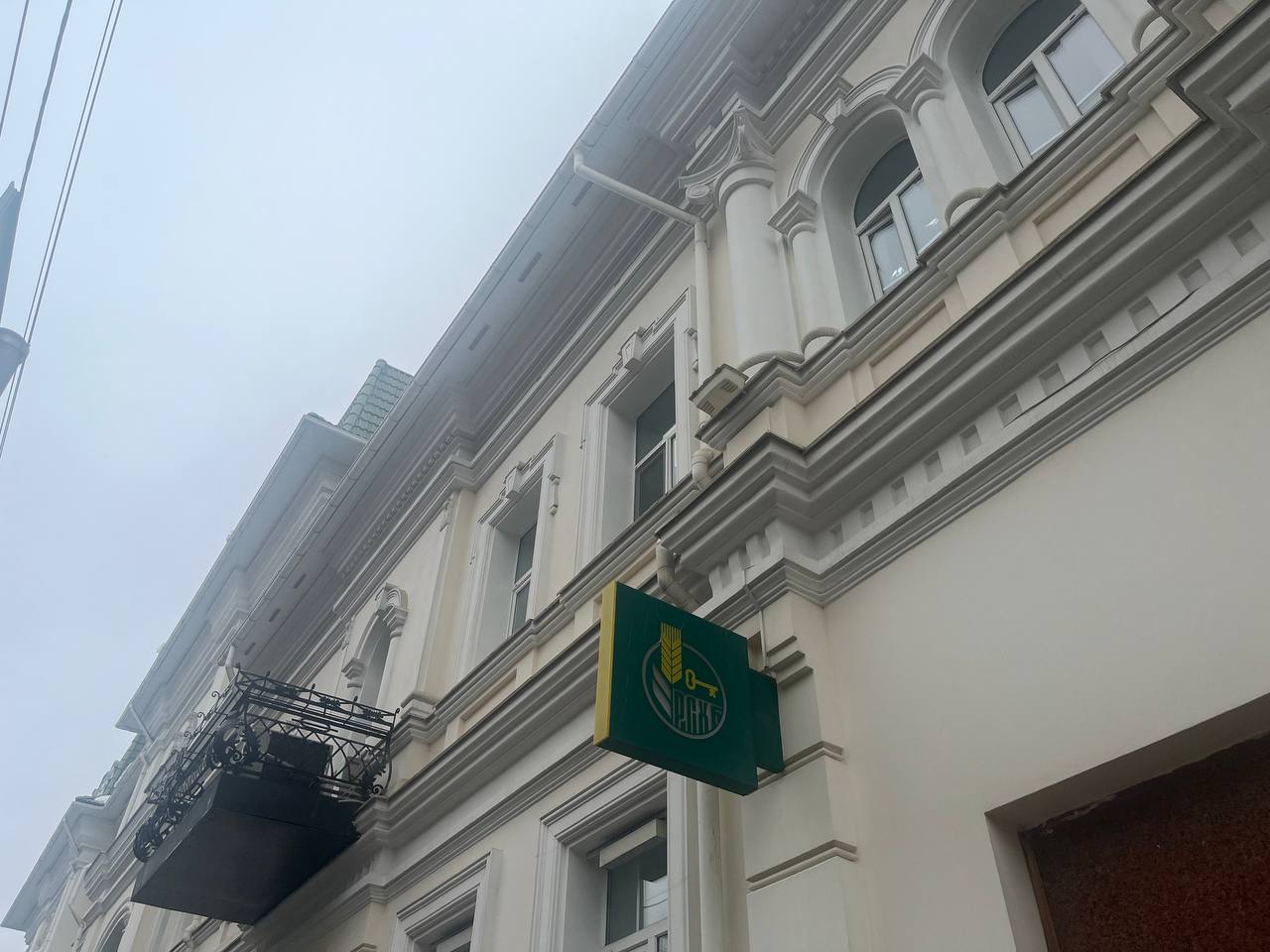 Ещё одна жительница Саратова пострадала из-за схода наледи с крыши