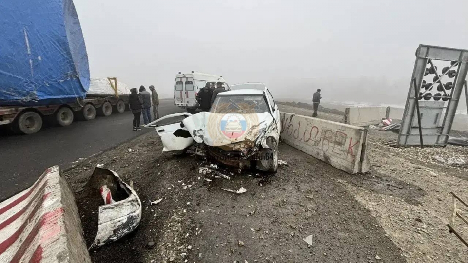 На туманной дороге в Саратове столкнулись «десятка» и «семерка» На туманной дороге в Саратове столкнулись «десятка» и «семерка»