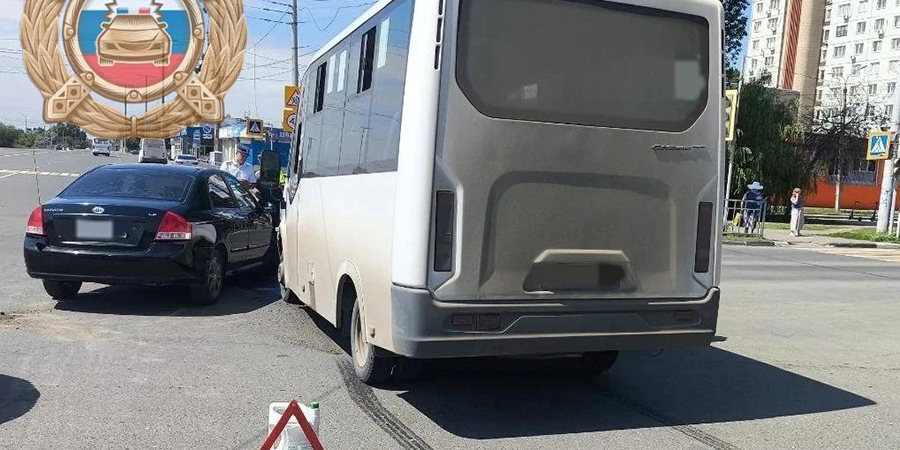 В Балакове маршрутка попала в ДТП: две пассажирки госпитализированы