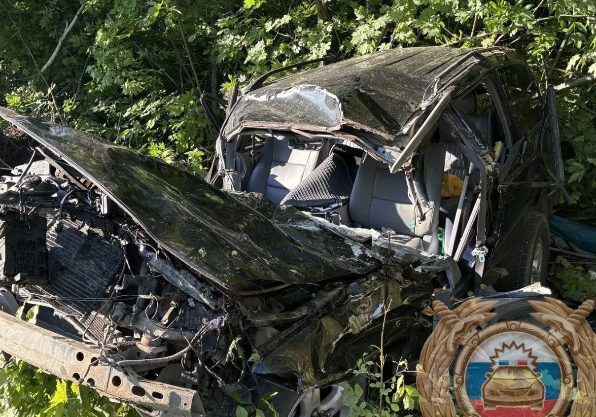 Ранним утром на саратовской трассе опрокинулся Land Cruiser: водитель погиб