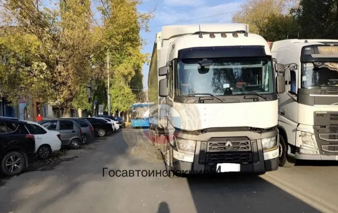 В Саратове 96-летний дедушка погиб под колёсами фуры