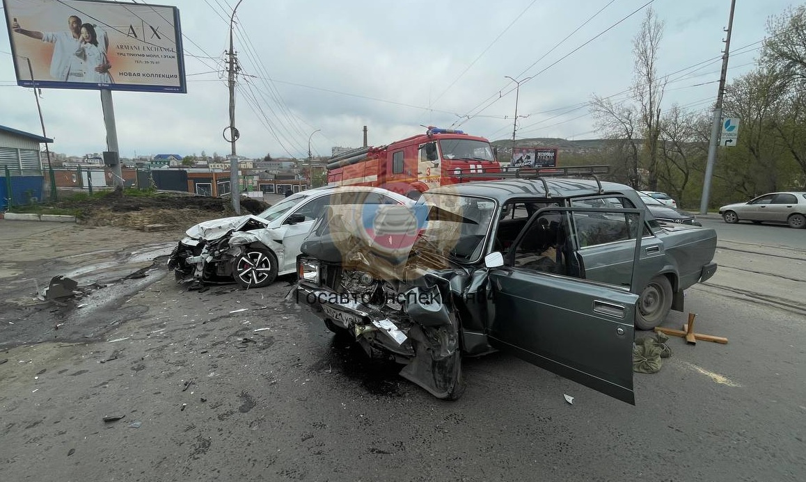 Пожилой саратовец почувствовал себя плохо за рулём и насмерть разбился в ДТП