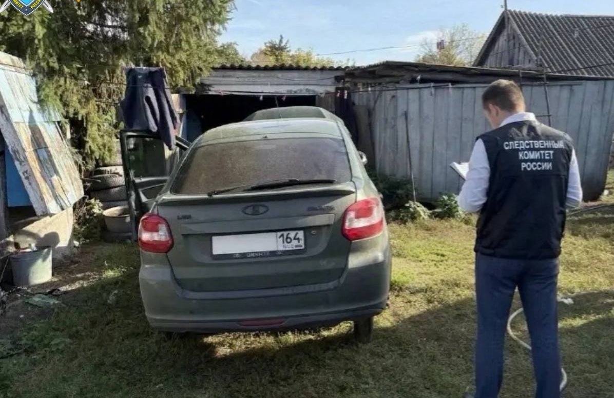 Мужчина погиб во дворе дома в саратовском селе