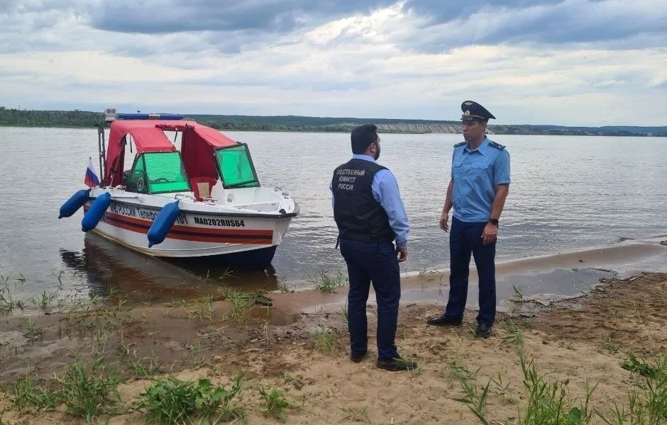 Под Саратовом утонули ребенок и пытавшийся его спасти родственник Под Саратовом утонули ребенок и пытавшийся его спасти родственник